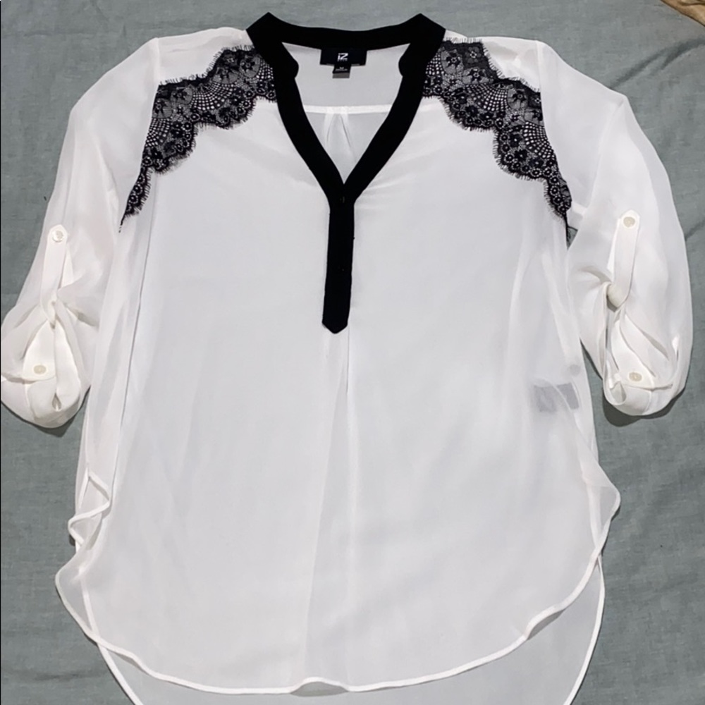 🛍💵 4/$25 NWOT IZ Byer Blouse